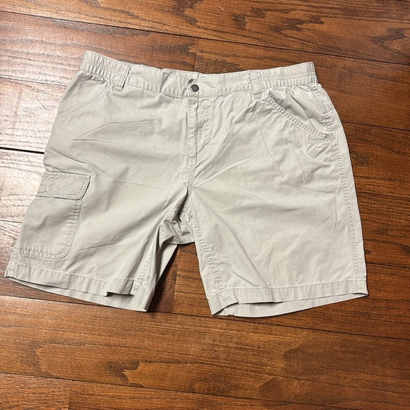 Ladies Columbia Sportswear Khaki Shorts Size Large - Picture 7 of 7